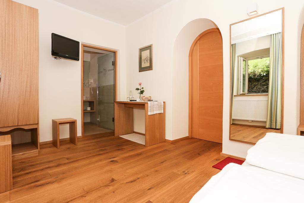 Hotel Ansitz Gamp Klausen Kamer foto